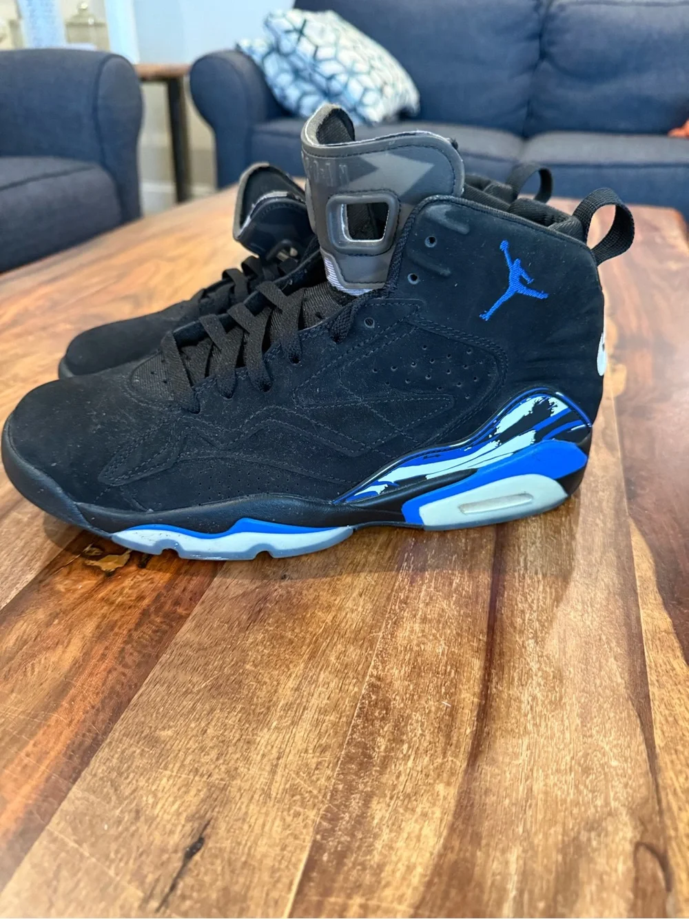 Jordan Black and Blue MVP black royal size 9 men like new
